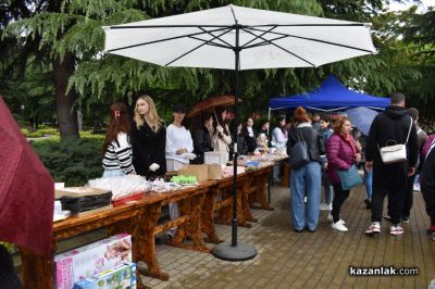 Дъждът не спря доброто: Благотворителен концерт в подкрепа на Таня събра над 4 200лв