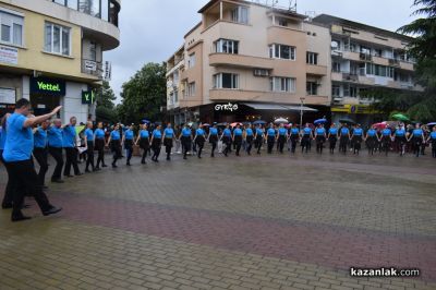 Дъждът не спря доброто: Благотворителен концерт в подкрепа на Таня събра над 4 200лв