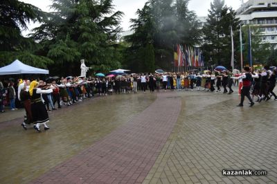 Дъждът не спря доброто: Благотворителен концерт в подкрепа на Таня събра над 4 200лв