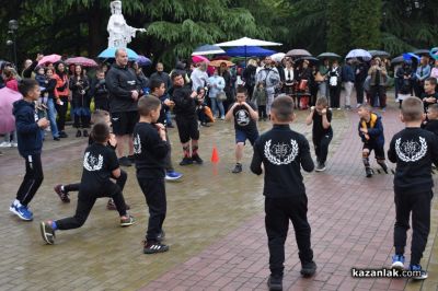 Дъждът не спря доброто: Благотворителен концерт в подкрепа на Таня събра над 4 200лв