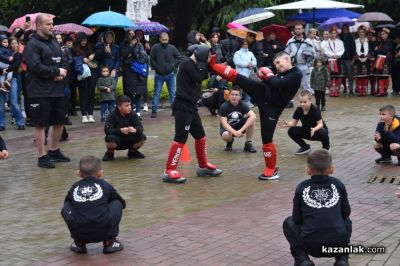 Дъждът не спря доброто: Благотворителен концерт в подкрепа на Таня събра над 4 200лв