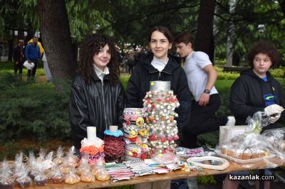 Дъждът не спря доброто: Благотворителен концерт в подкрепа на Таня събра над 4 200лв