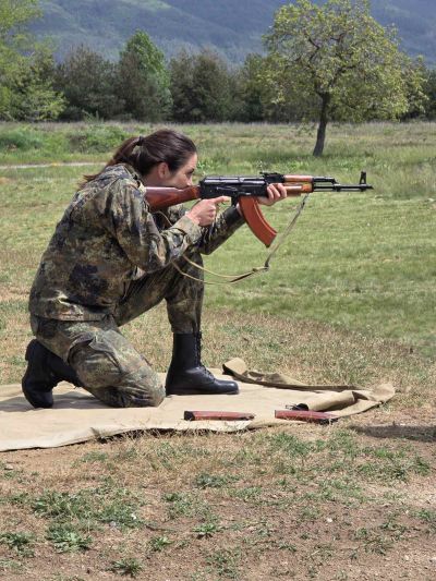 На Учебен център “Тюлбе“ в Казанлък се състоя състезание по военен трибой