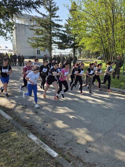На Учебен център “Тюлбе“ в Казанлък се състоя състезание по военен трибой