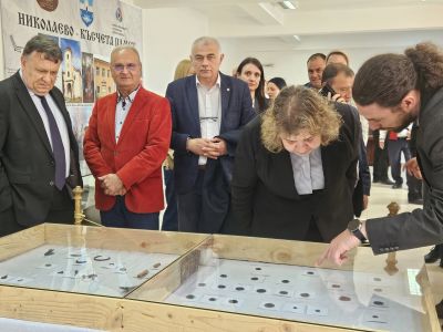 Председателят на Народното събрание Наталия Киселова бе гост на фестивала „В подножието на Асара“ в Николаево