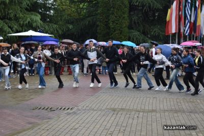 Дъждът не спря доброто: Благотворителен концерт в подкрепа на Таня събра над 4 200лв