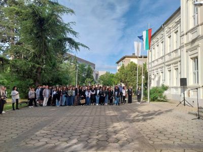 Тържествен ден за Хуманитарната гимназия в Казанлък: Патронен празник и изпращане на Випуск 2025