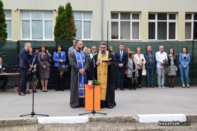 Министърът на образованието и кметът на Казанлък дадоха старт на строежа на 4 нови спортни зали 