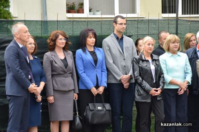 Министърът на образованието и кметът на Казанлък дадоха старт на строежа на 4 нови спортни зали 