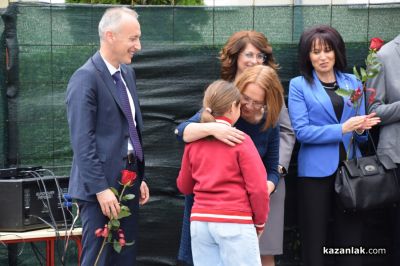 Министърът на образованието и кметът на Казанлък дадоха старт на строежа на 4 нови спортни зали 