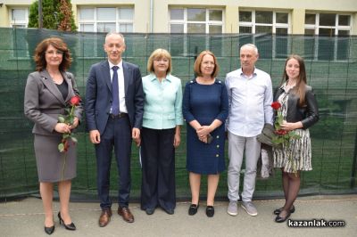 Министърът на образованието и кметът на Казанлък дадоха старт на строежа на 4 нови спортни зали 