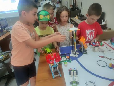 В ИКТ “Център“ стартира лятна академия за малките, курс „Програмист“ за големите 