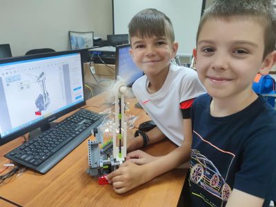 В ИКТ “Център“ стартира лятна академия за малките, курс „Програмист“ за големите 