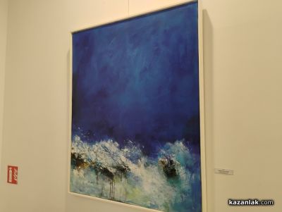 Володя Зарчев представи първата си самостоятелна изложба “Извън формата“ в Казанлък