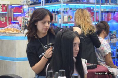 Рекорден брой стилисти се грижат за блясъка на претендентките за Царица роза 2025