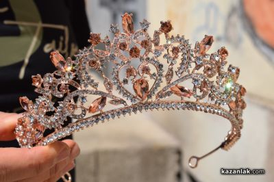 Рекорден брой стилисти се грижат за блясъка на претендентките за Царица роза 2025