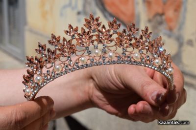 Рекорден брой стилисти се грижат за блясъка на претендентките за Царица роза 2025