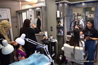 Рекорден брой стилисти се грижат за блясъка на претендентките за Царица роза 2025