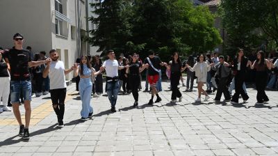 С много усмивки и настроение Математическата гимназия изпрати Випуск 2025