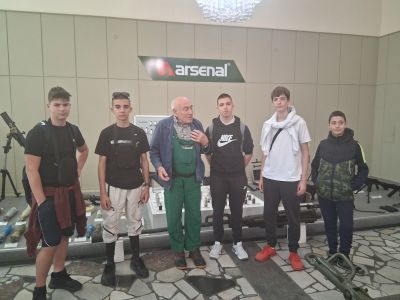 Седмокласници от ОУ “Св. Паисий Хилендарски“ се докоснаха до високите технологии в “Арсенал”