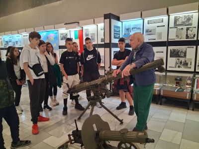 Седмокласници от ОУ “Св. Паисий Хилендарски“ се докоснаха до високите технологии в “Арсенал”