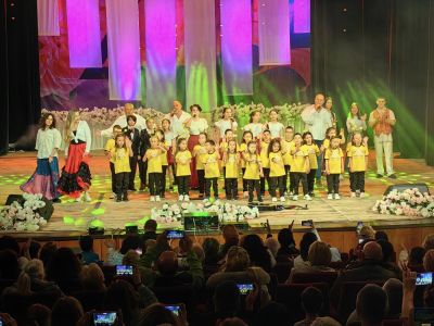 Гласовете, които разказват с музиката си: Група “Грамофон“ отбеляза четвърт век на сцена с юбилеен концерт в Казанлък