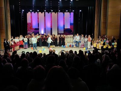 Гласовете, които разказват с музиката си: Група “Грамофон“ отбеляза четвърт век на сцена с юбилеен концерт в Казанлък