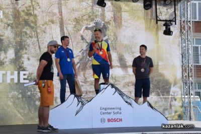 Десетото издание на „Спици и бодли“ в Казанлък привлече стотици участници от цялата страна