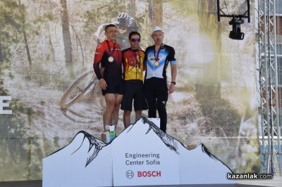 Десетото издание на „Спици и бодли“ в Казанлък привлече стотици участници от цялата страна