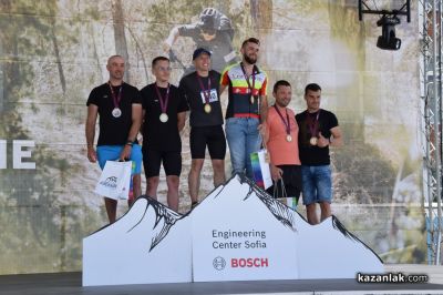 Десетото издание на „Спици и бодли“ в Казанлък привлече стотици участници от цялата страна