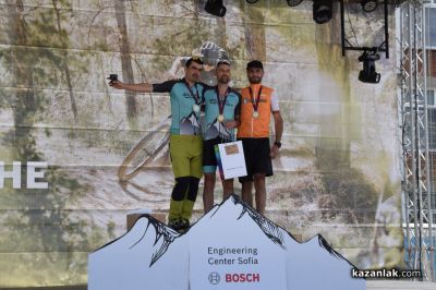 Десетото издание на „Спици и бодли“ в Казанлък привлече стотици участници от цялата страна