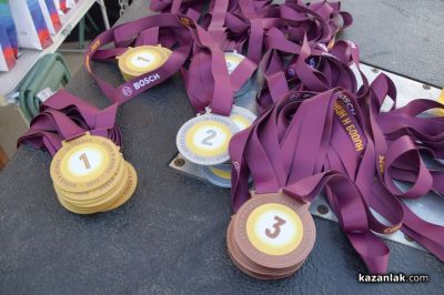 Десетото издание на „Спици и бодли“ в Казанлък привлече стотици участници от цялата страна