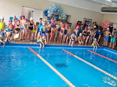 Над 120 деца участваха в плувен турнир по повод Деня на българския спорт