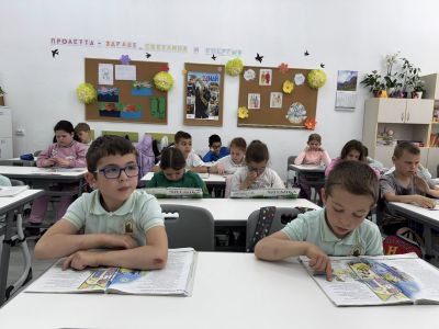  Учениците от 2.б клас на ОУ „Св. Паисий Хилендарски“ отбелязаха Седмицата на грамотността с конкурс по четене и калиграфско ателие