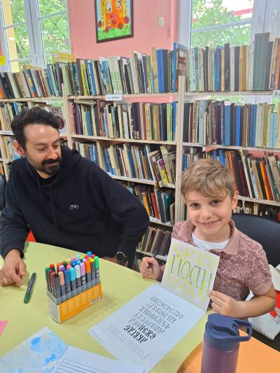  Учениците от 2.б клас на ОУ „Св. Паисий Хилендарски“ отбелязаха Седмицата на грамотността с конкурс по четене и калиграфско ателие