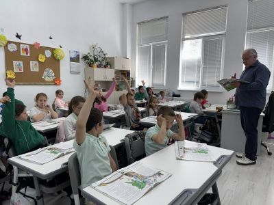  Учениците от 2.б клас на ОУ „Св. Паисий Хилендарски“ отбелязаха Седмицата на грамотността с конкурс по четене и калиграфско ателие