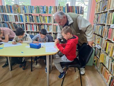  Учениците от 2.б клас на ОУ „Св. Паисий Хилендарски“ отбелязаха Седмицата на грамотността с конкурс по четене и калиграфско ателие