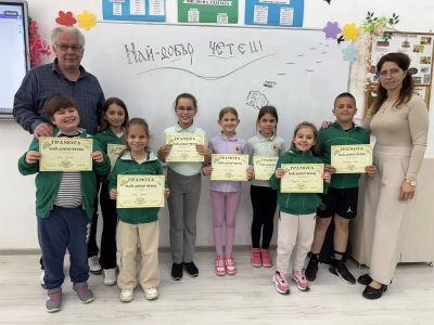  Учениците от 2.б клас на ОУ „Св. Паисий Хилендарски“ отбелязаха Седмицата на грамотността с конкурс по четене и калиграфско ателие