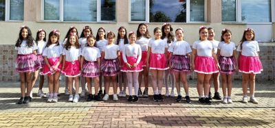 Учениците от ОУ „Чудомир“ – Казанлък отбелязаха 24 май - Деня на светите братя Кирил и Методий, на българската азбука, просвета и култура и на славянската книжовност