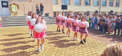 Учениците от ОУ „Чудомир“ – Казанлък отбелязаха 24 май - Деня на светите братя Кирил и Методий, на българската азбука, просвета и култура и на славянската книжовност