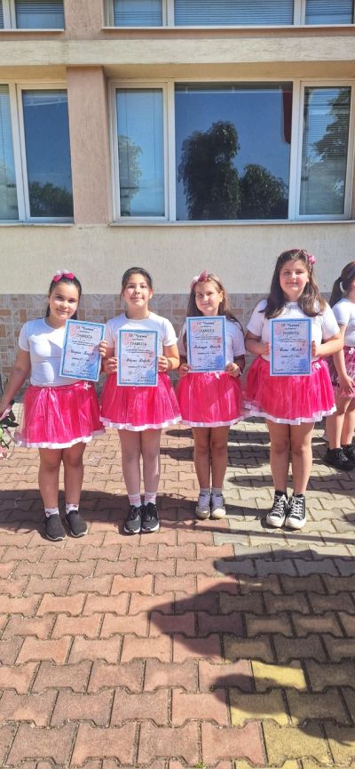 Учениците от ОУ „Чудомир“ – Казанлък отбелязаха 24 май - Деня на светите братя Кирил и Методий, на българската азбука, просвета и култура и на славянската книжовност