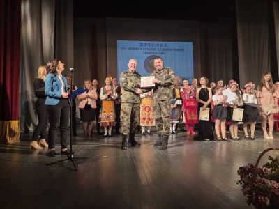 Любителско художествено творчество показаха военнослужещи от 61-ва бригада на сцена в Карлово
