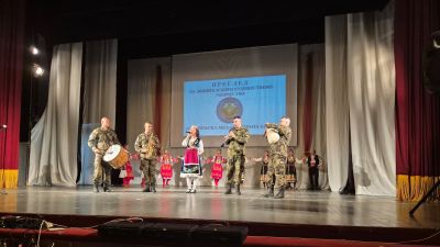 Любителско художествено творчество показаха военнослужещи от 61-ва бригада на сцена в Карлово