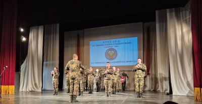 Любителско художествено творчество показаха военнослужещи от 61-ва бригада на сцена в Карлово