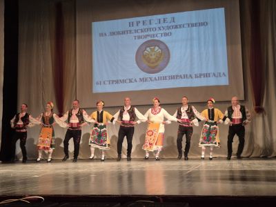 Любителско художествено творчество показаха военнослужещи от 61-ва бригада на сцена в Карлово