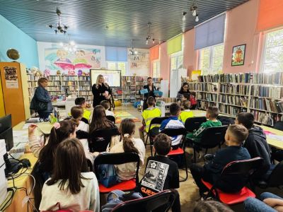 Третокласници от ОУ „Никола Вапцаров“ се потопиха в света на Кирил и Методий в библиотеката
