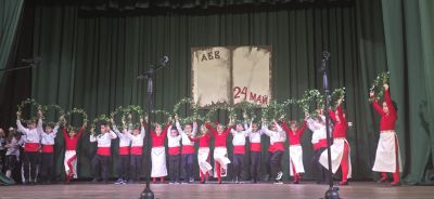 Павел баня отпразнува 24 май. Кметът Иса Бесоолу с подаръци за отличниците