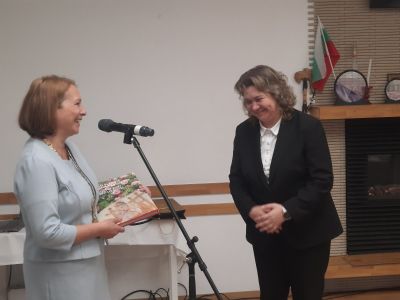 Кметът на Казанлък Галина Стоянова отдаде признание на културни и образователни дейци по случай 24 май