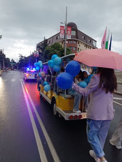 Техно парти събра стотици почитатели на модерната електронна музика на площад “Севтополис” в Казанлък