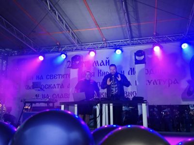 Техно парти събра стотици почитатели на модерната електронна музика на площад “Севтополис” в Казанлък